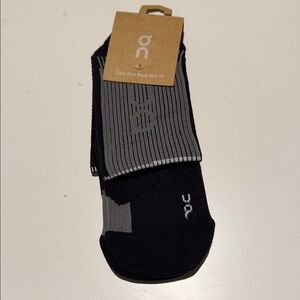 On Running Athletic Socks in Black and Gray